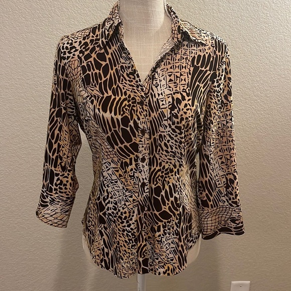 Women’s Essentials by Milano Leopard Print button Down Blouse Size Medium - Picture 1 of 7